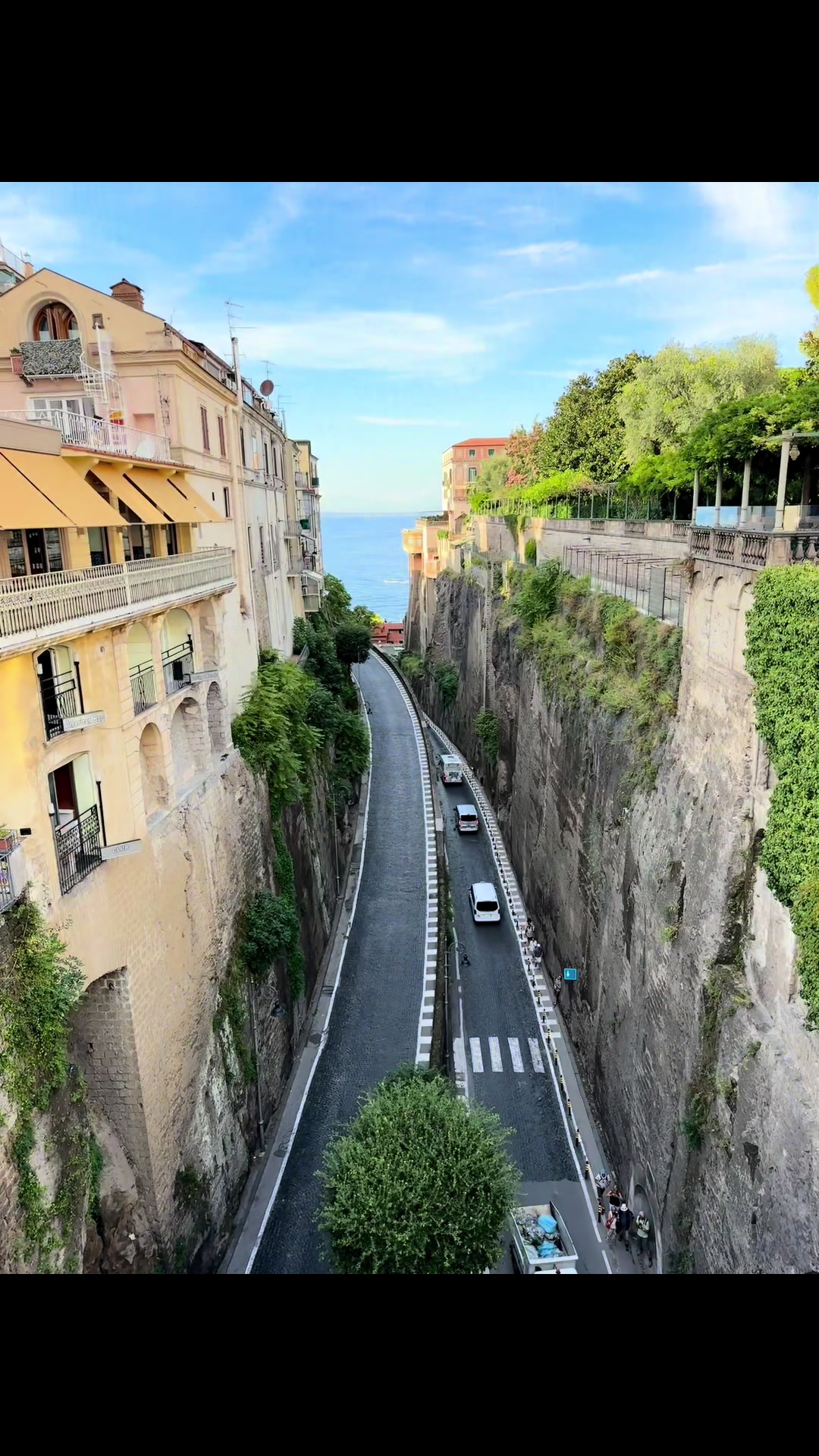 @Chloe