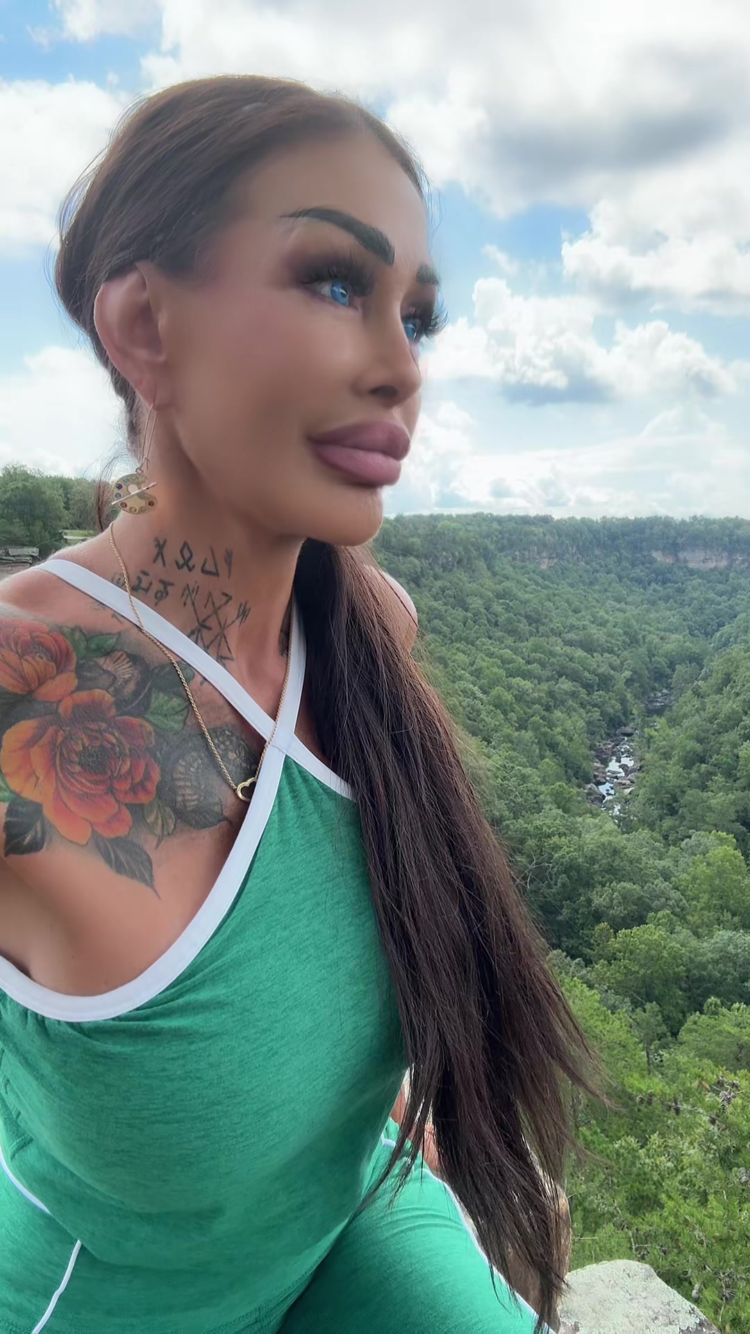 @LennaHorvath
