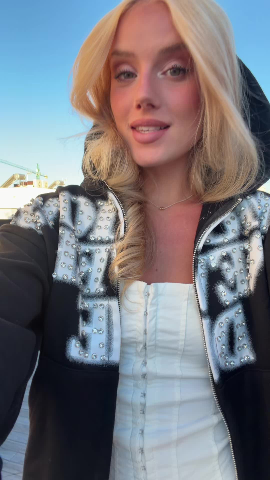 @LIA SIKORA