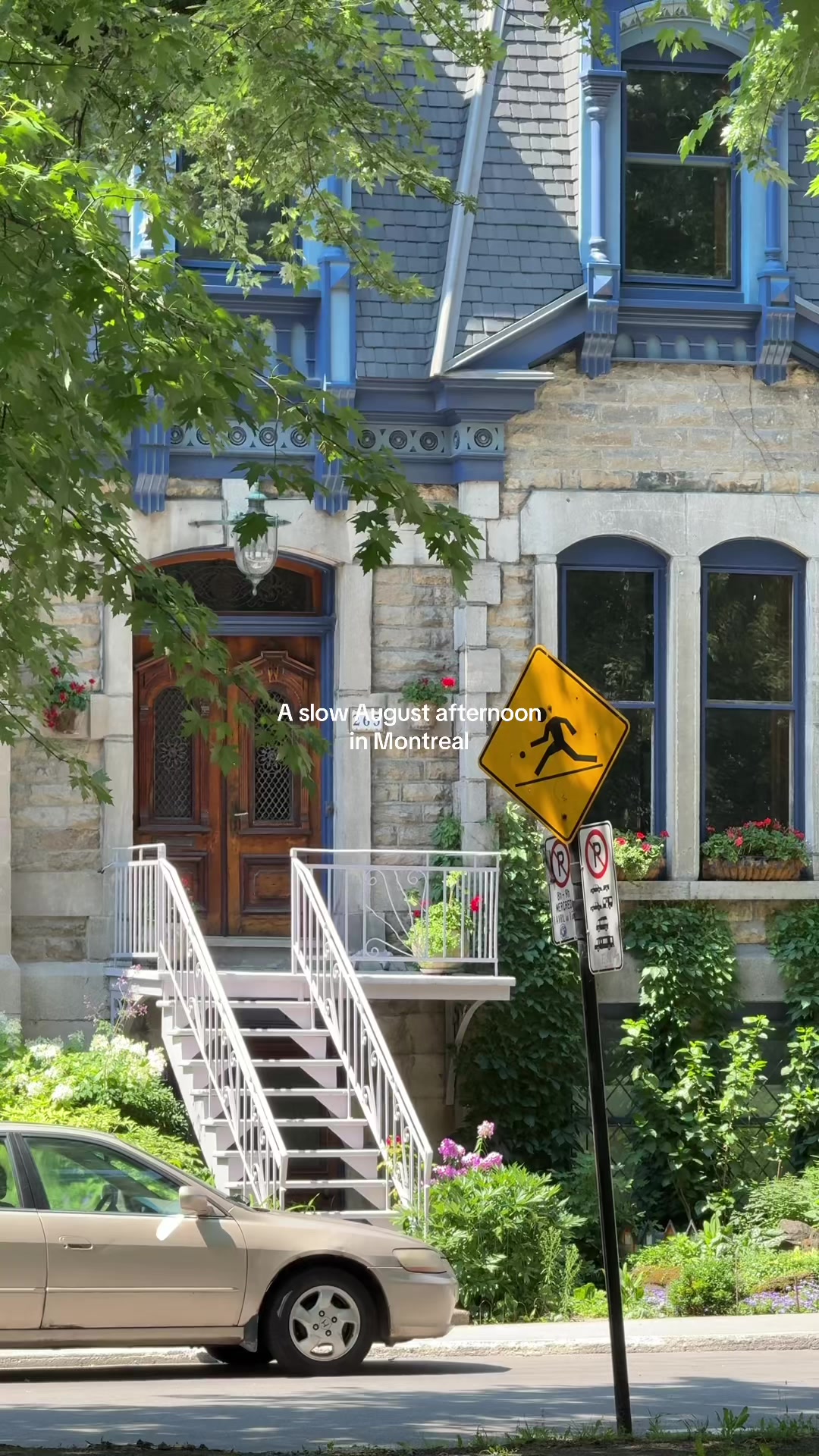 @Chandni | montreal vlogger