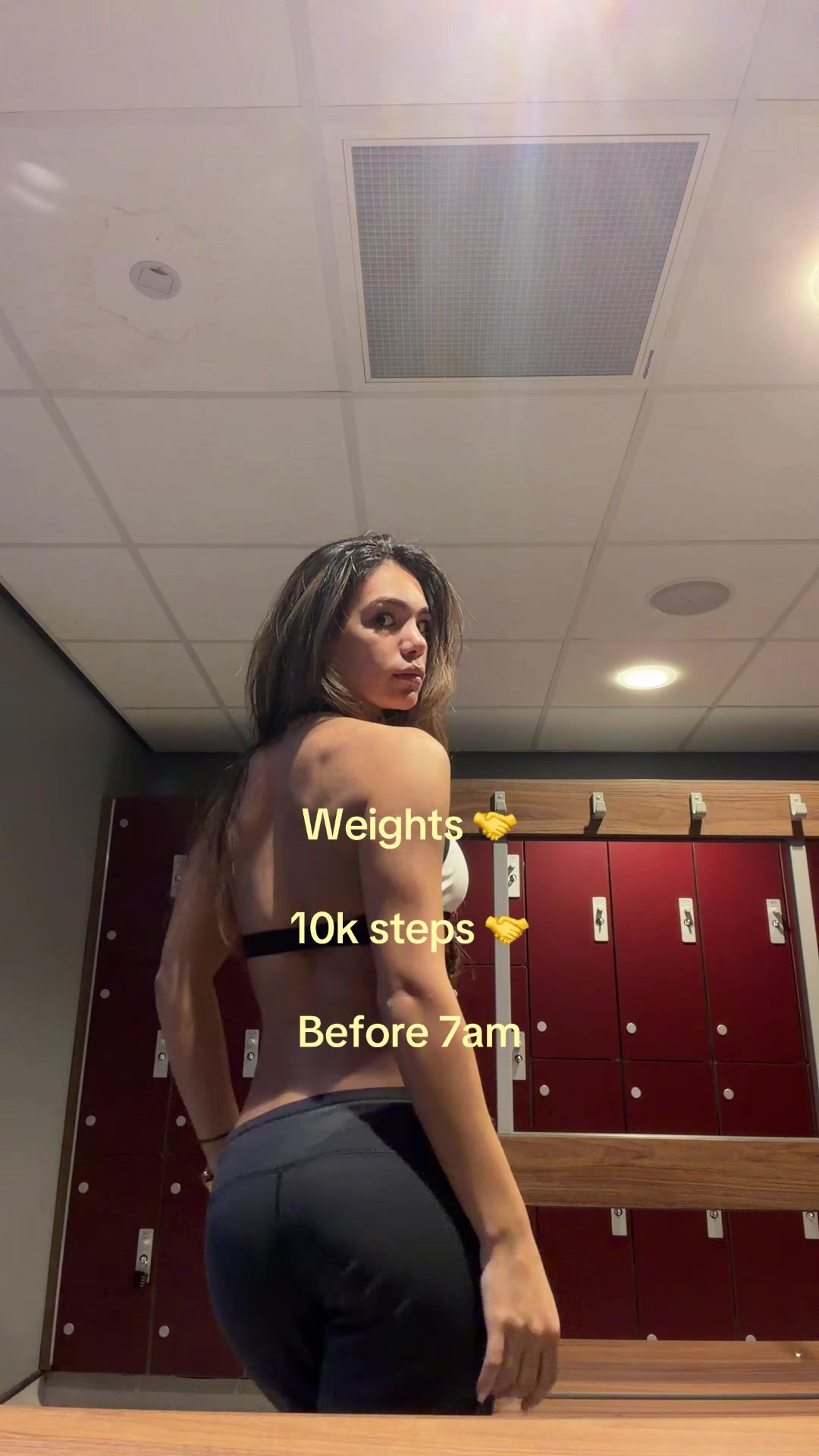 @ellishakarim_