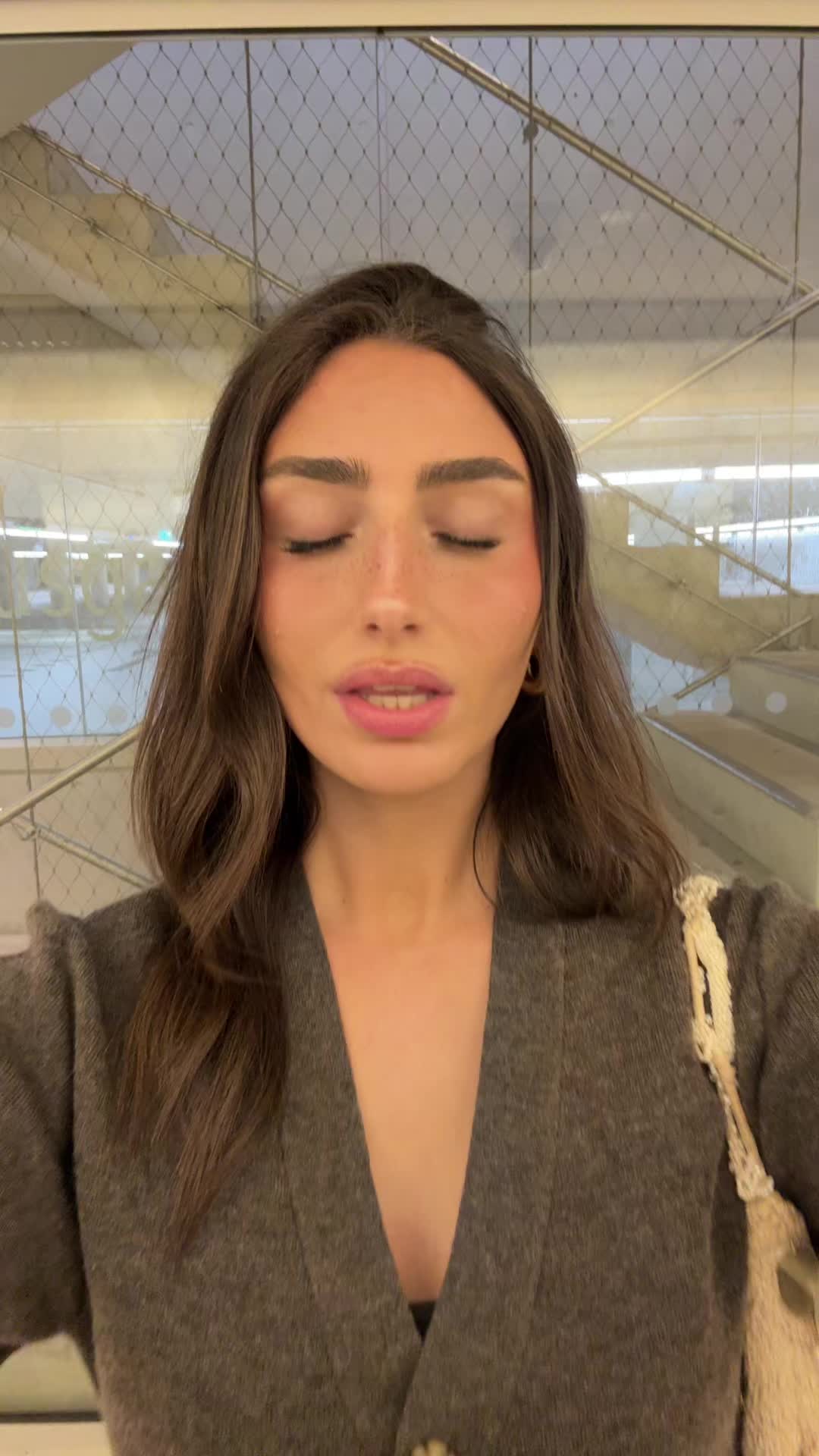 @⠀