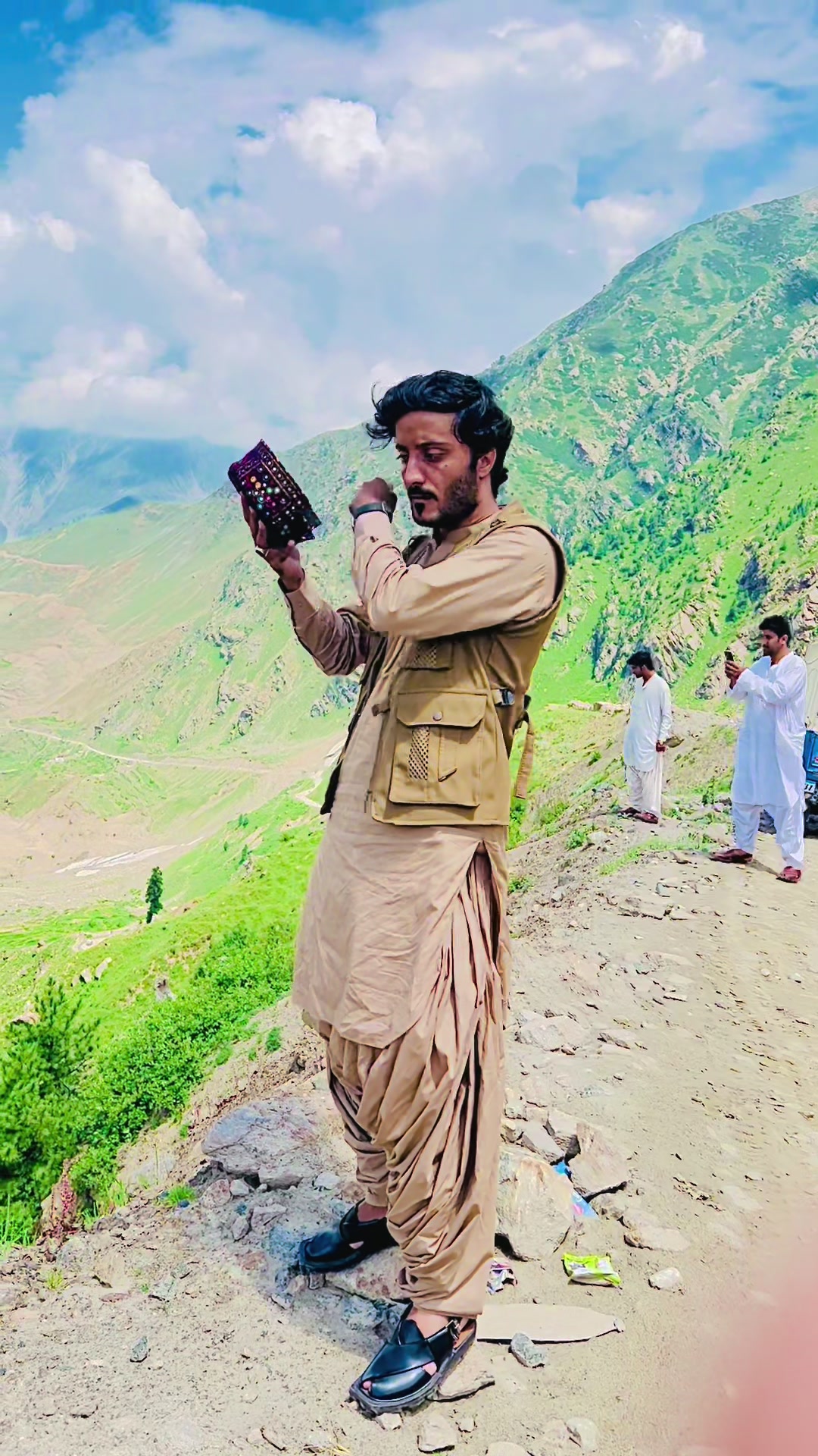 @Ishfaq Baloch💫