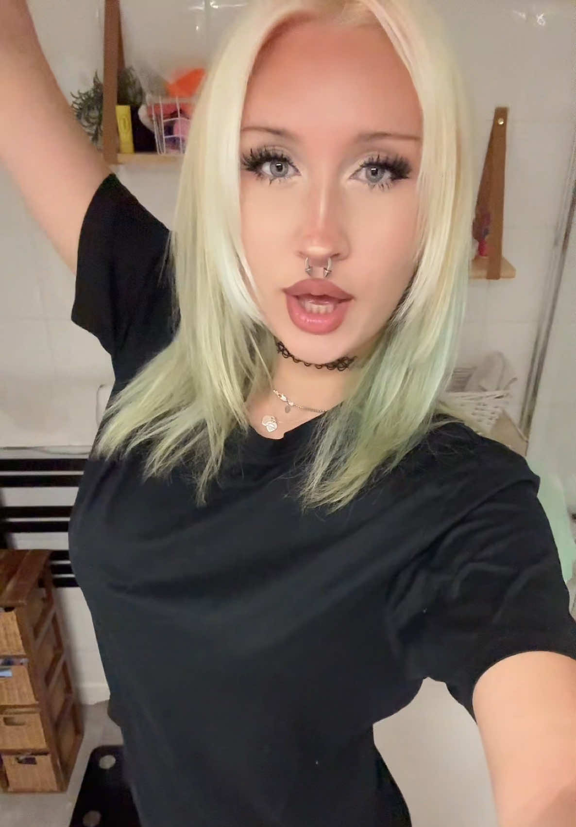 @bella