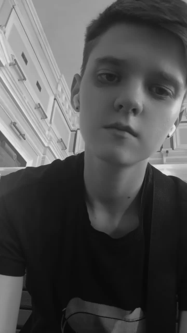 @𝓑𝓻𝓸𝓴𝓮𝓷 𝓗𝓮𝓪𝓻𝓽♡