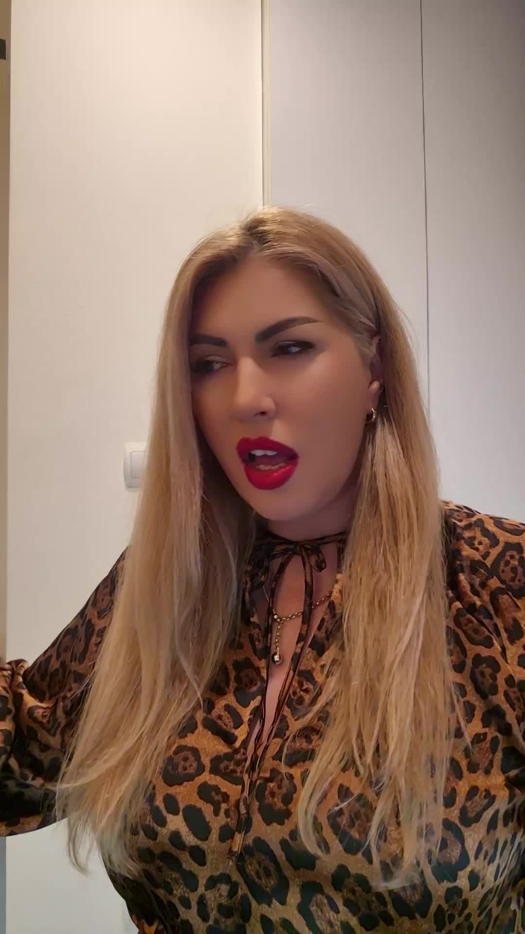 @👑❝𝓠𝓾𝓮𝓮𝓷 ❞👑