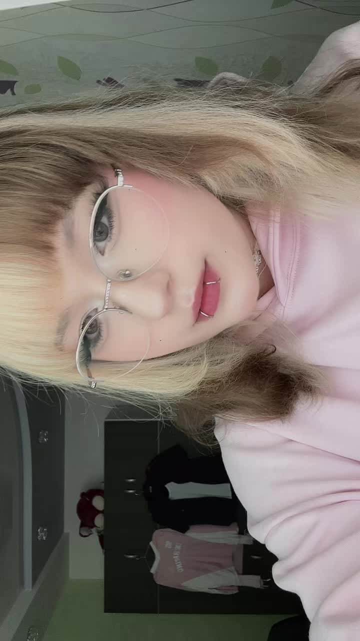 @safrora_