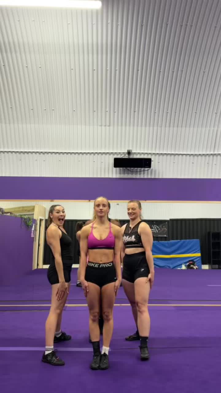 @Cheerleader_Liv