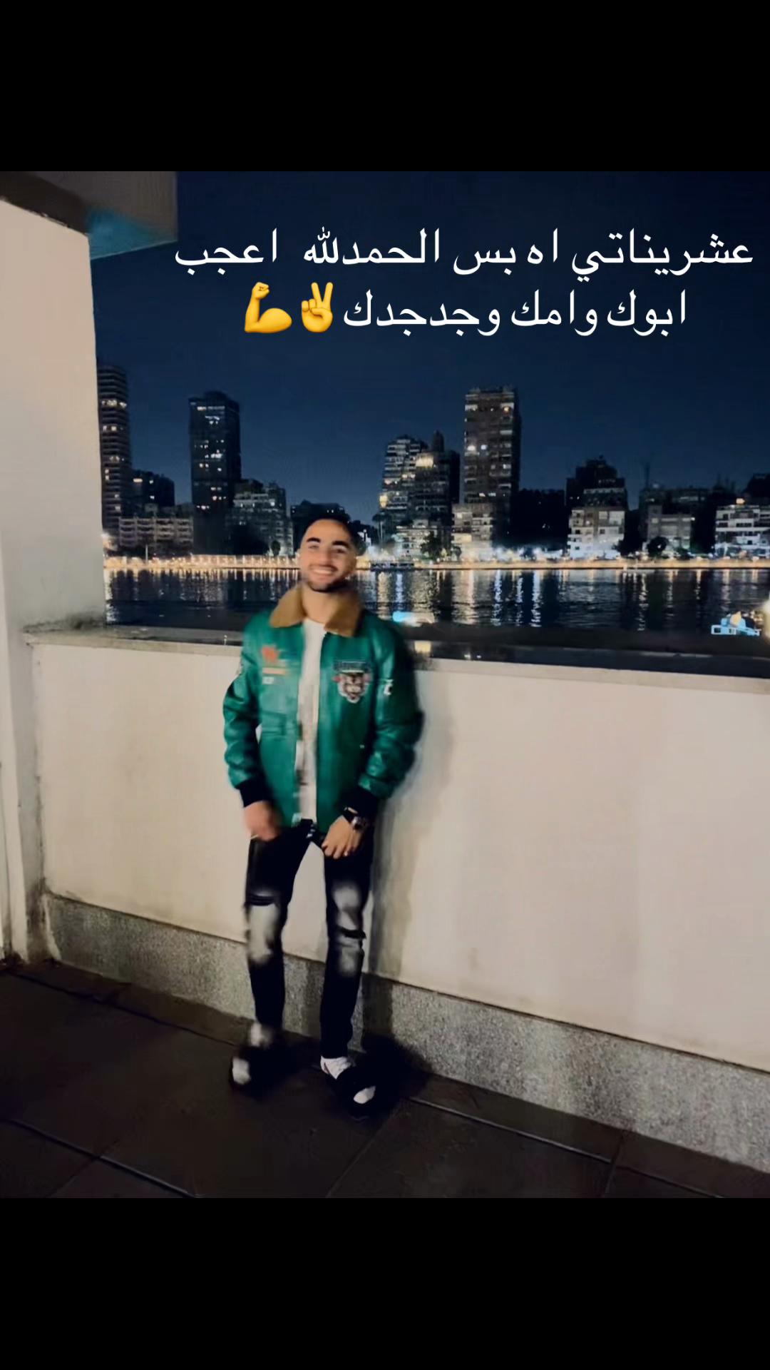 @دولفين في وسط قروش⚓🐬