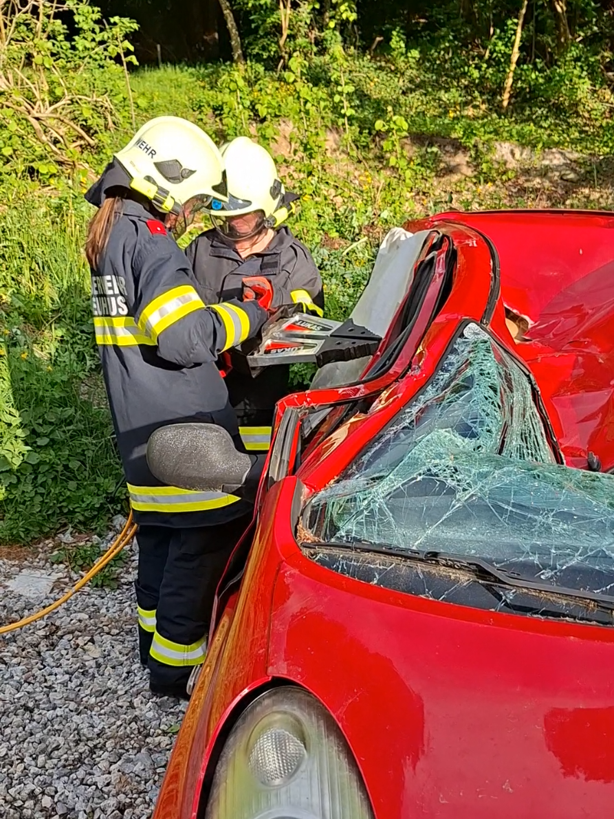 @Freiw.Feuerwehr Neuhaus/Tr.