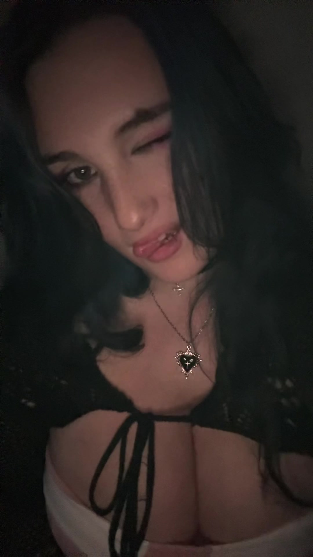 @🥀miku🦇