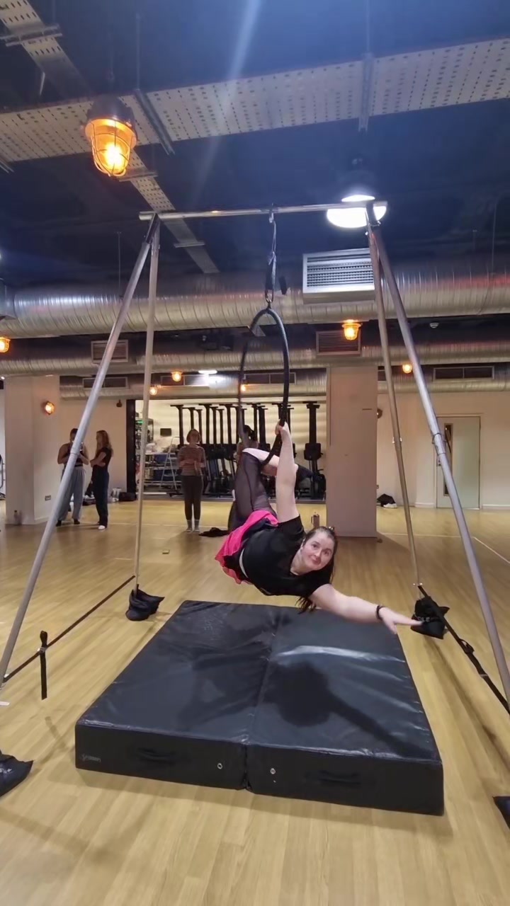 @Sarah_aerial_pole_fitness