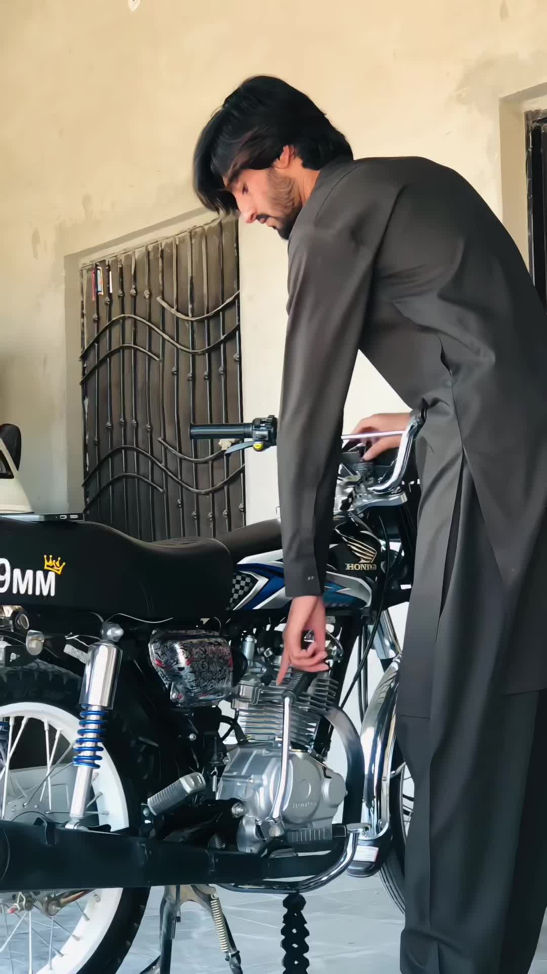 @مَلک زَادہ🥱