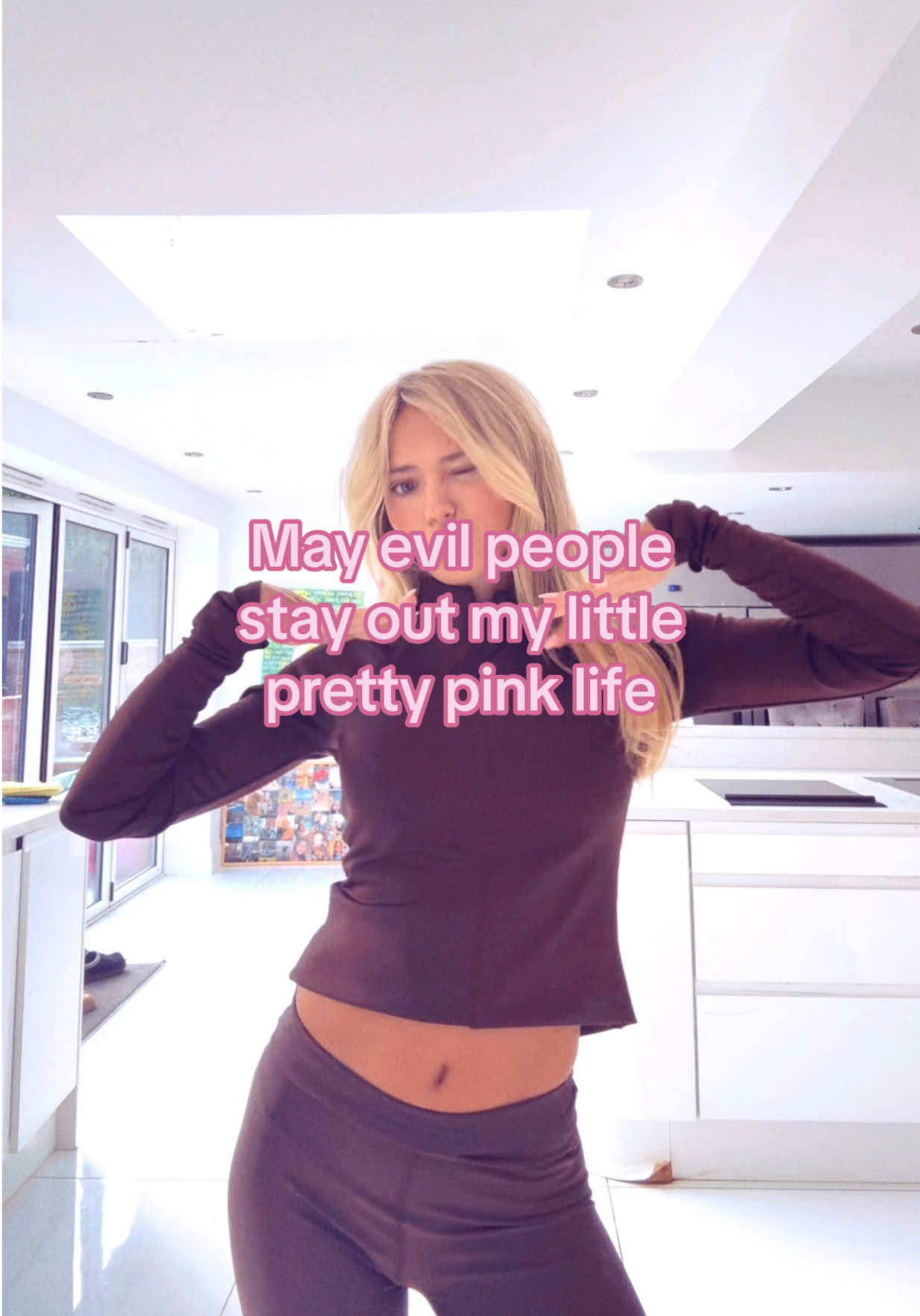 @Ellie white✨