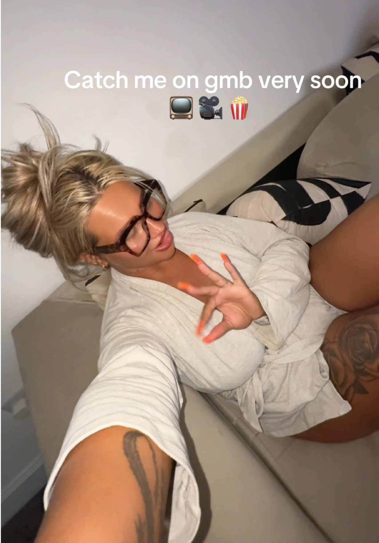 @SheGlowsByNicole