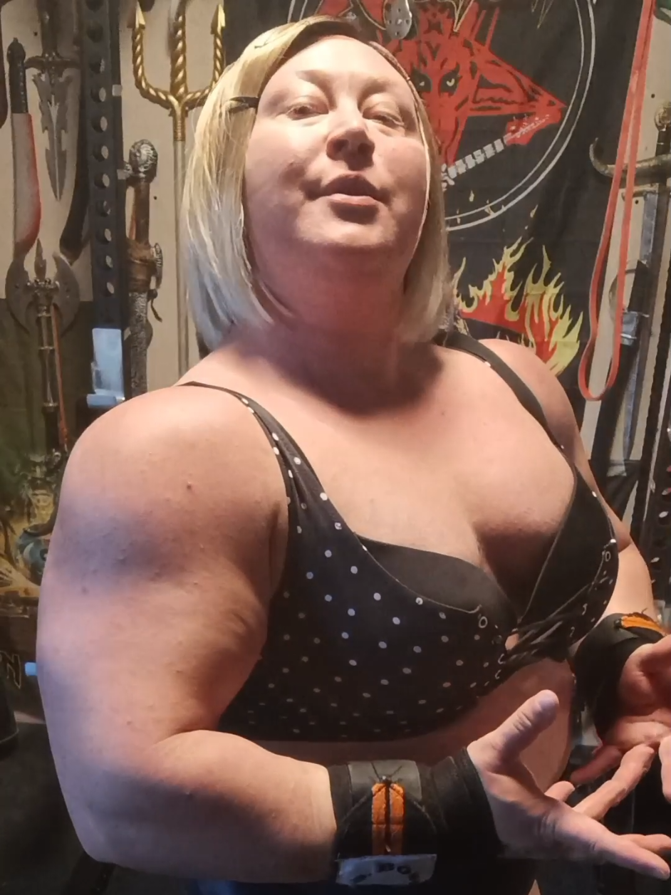 @Anna K Powerlifter