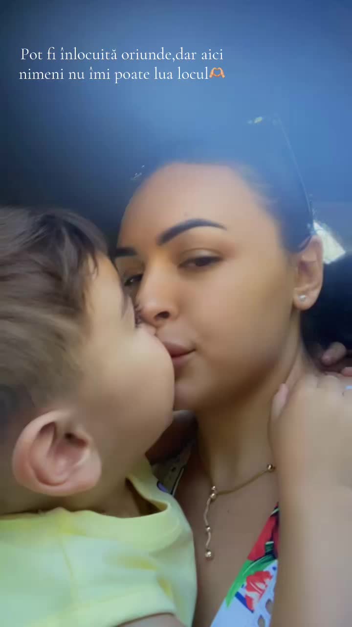 @AdeAdelina
