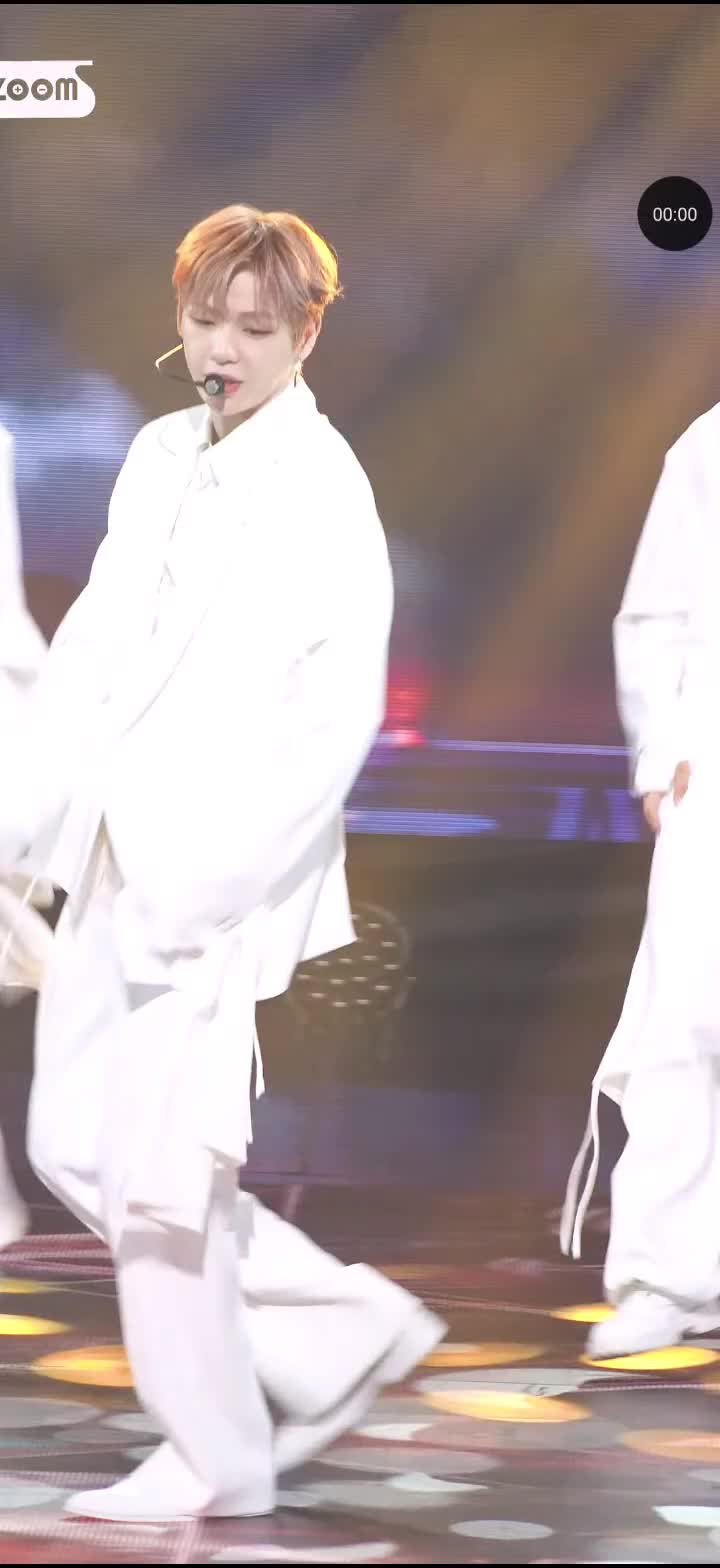 @Kpop Fancams🫧