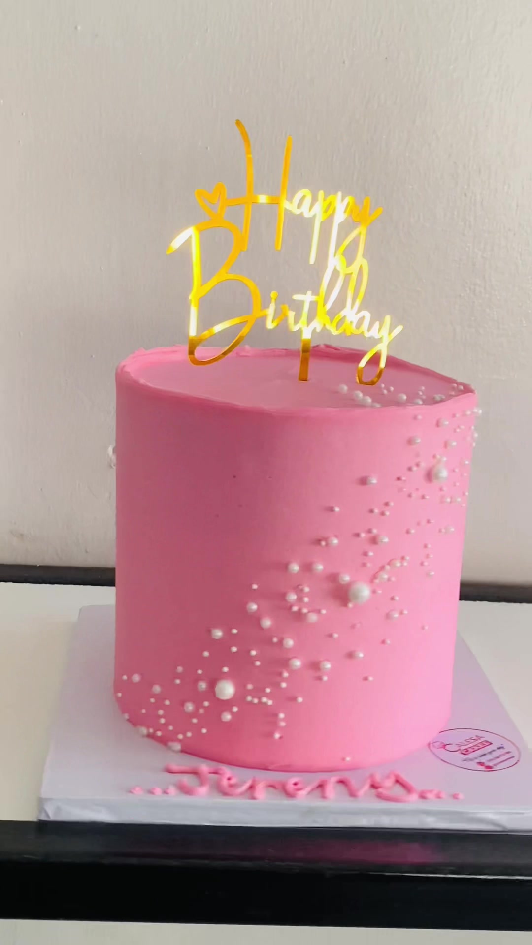 @calesacakes