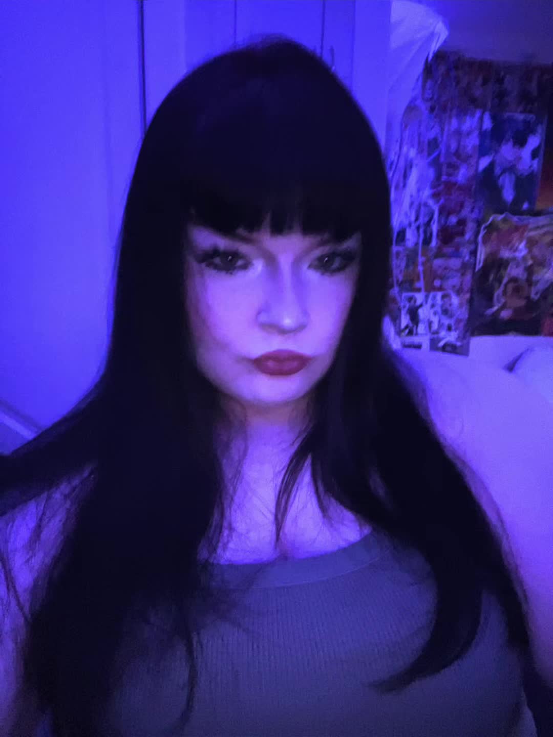 @emshuh_