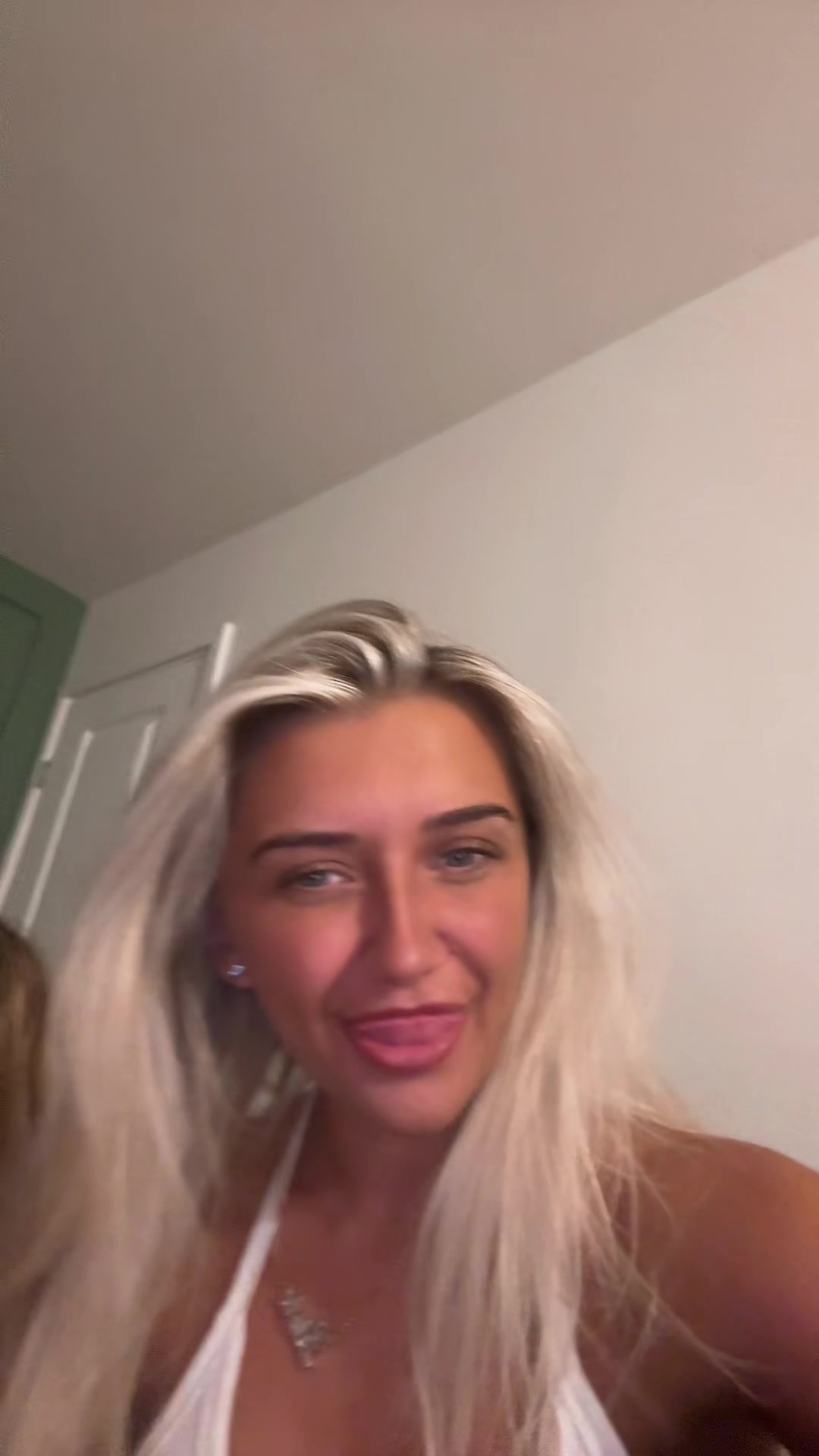 @LeighaClarke
