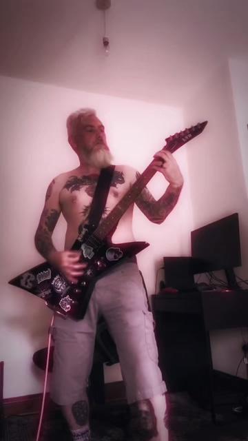 @Riffslickstricks