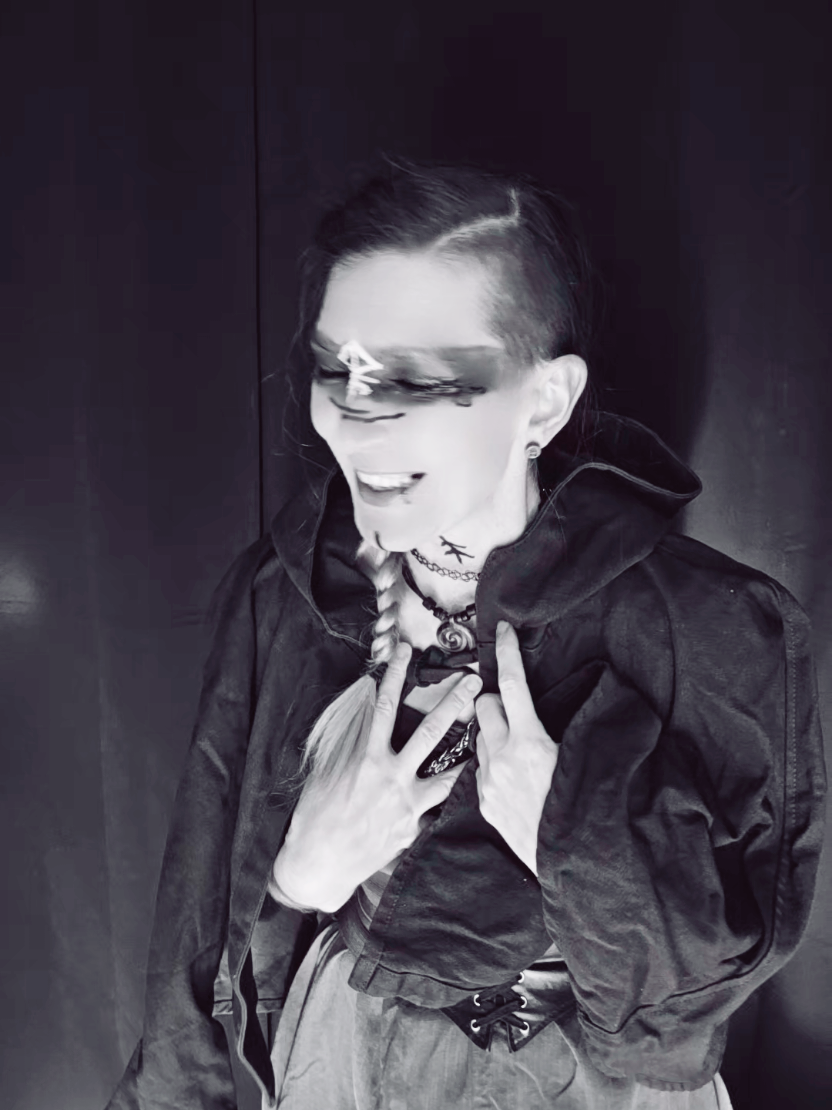 @BrOKen_Foxie