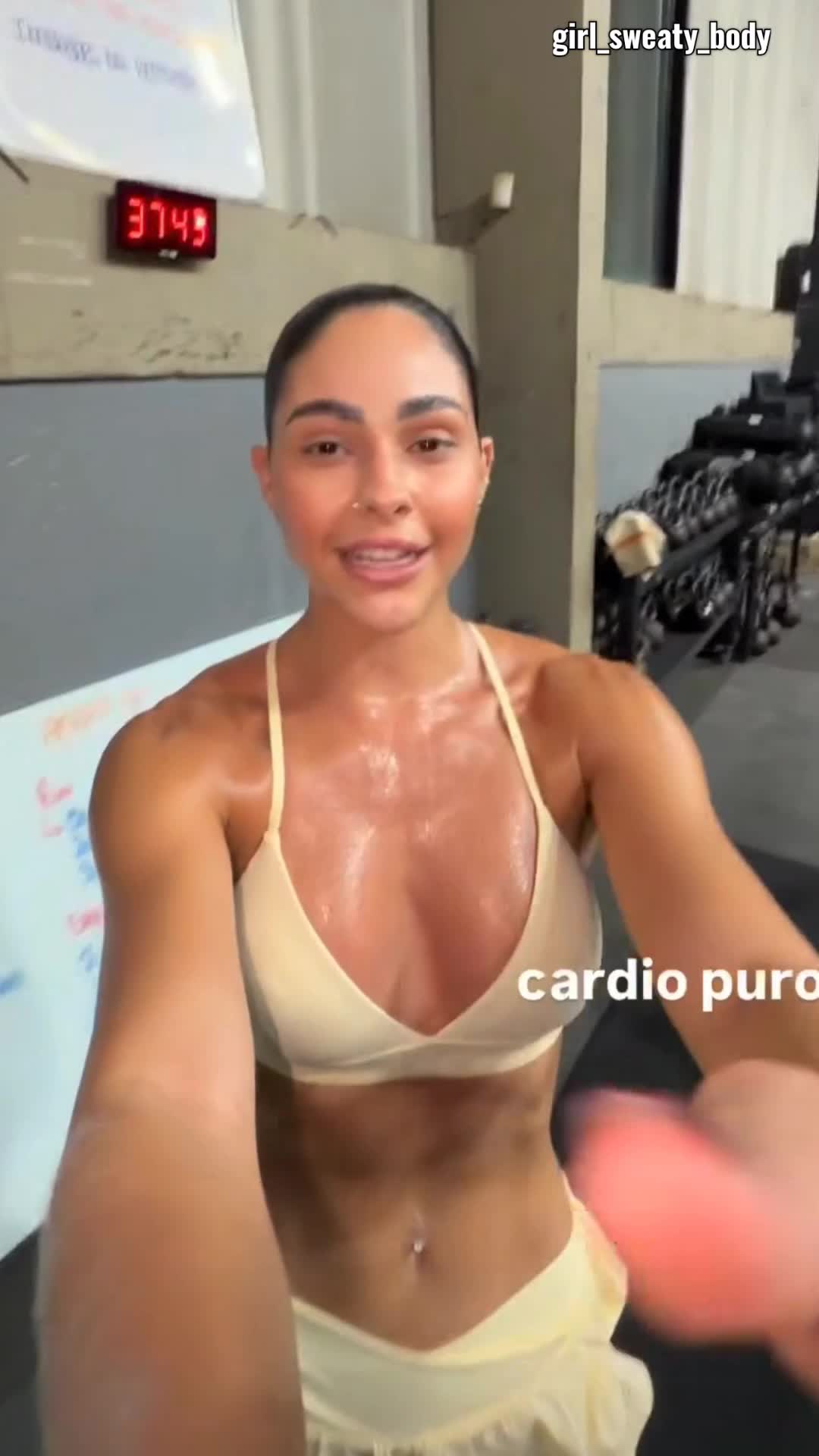 @girl_sweaty_body