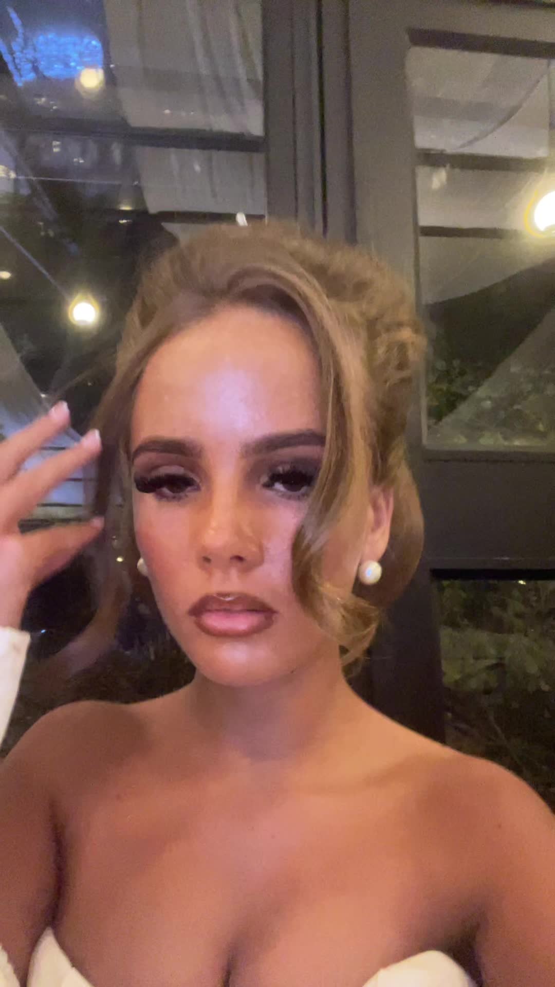 @~