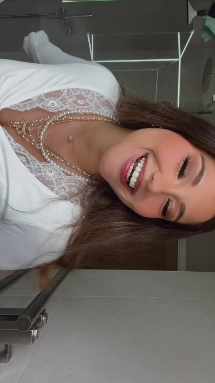 @daniela