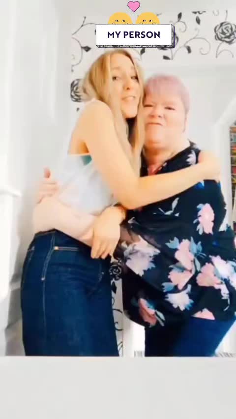 @Itsmedeedee