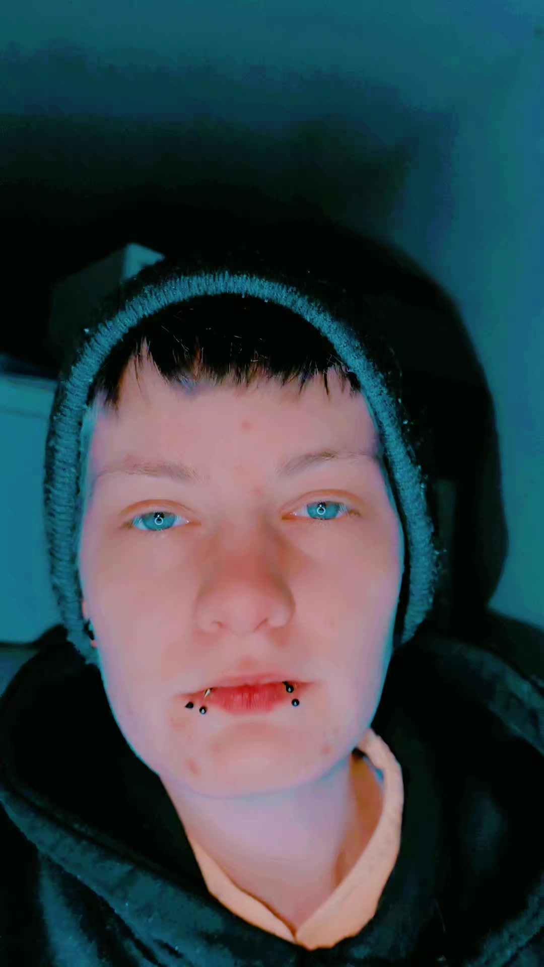 @™