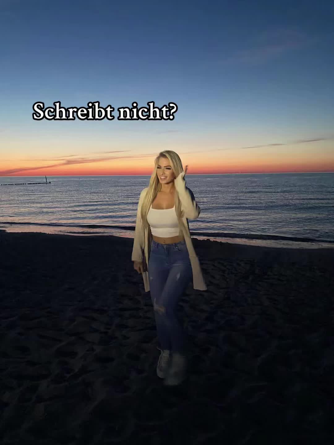 @Geraline_