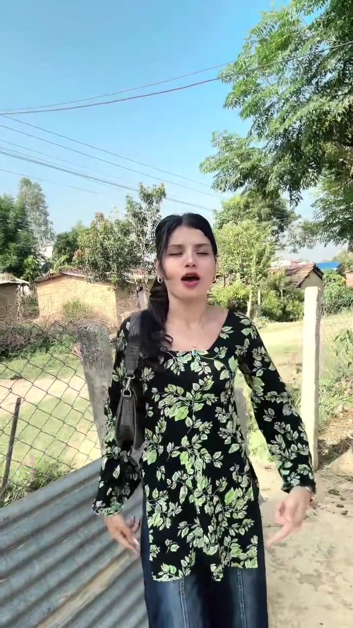 @ऋतु 🦋🖤