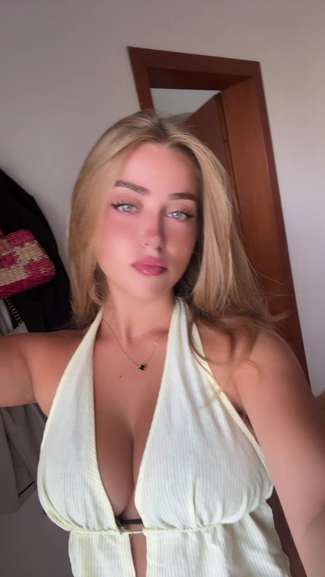 @👩🏼