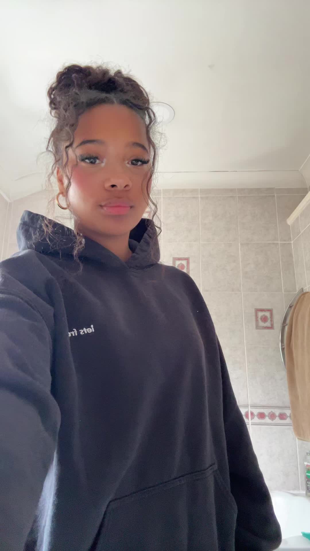 @shani x