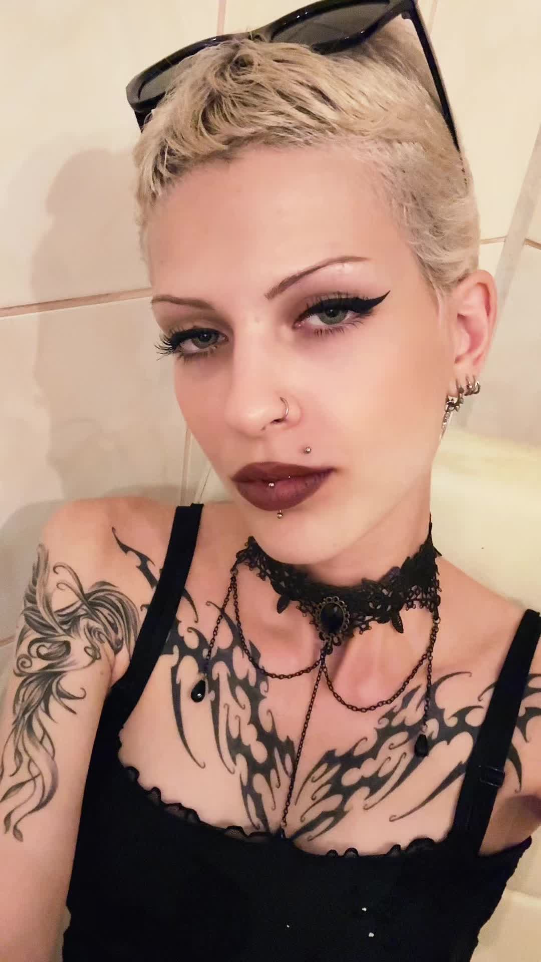 @alexiazehn