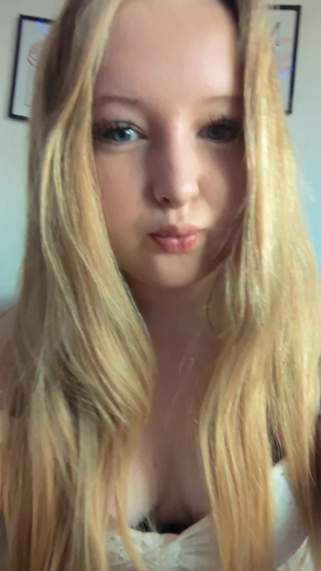@⋆˚࿔ katie𝜗𝜚˚⋆
