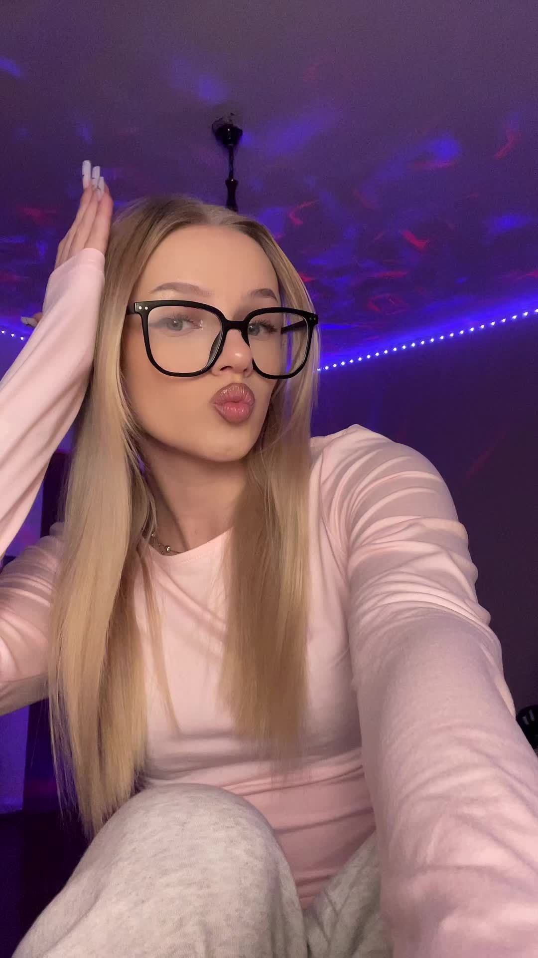 @czikinagets