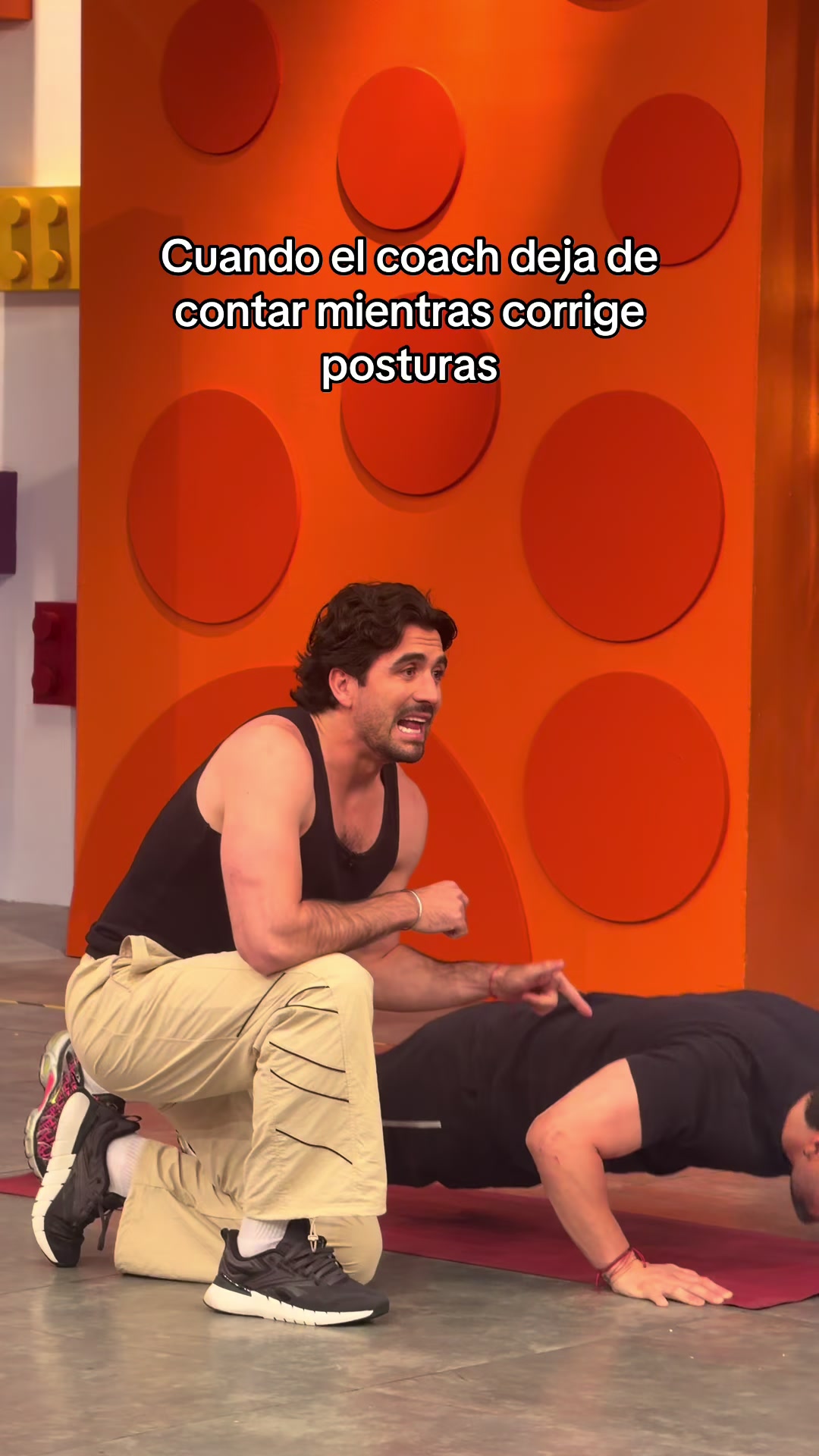 @HOY