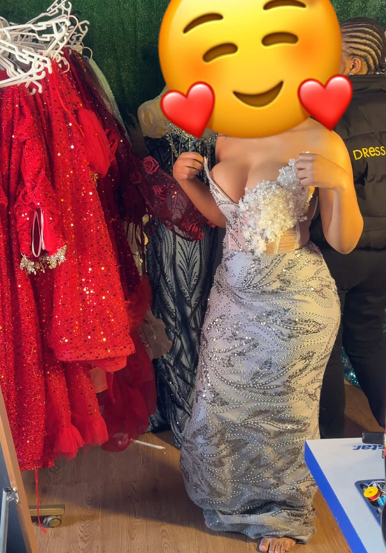 @dresswithme_sm