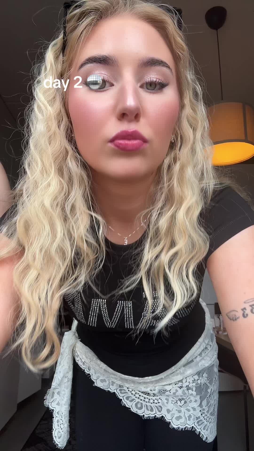 @elsajeejee