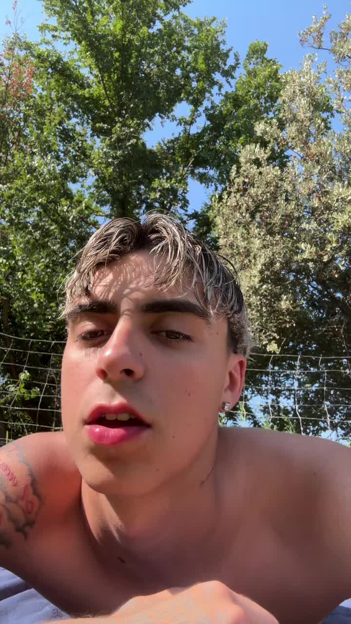 @Adrii🖤