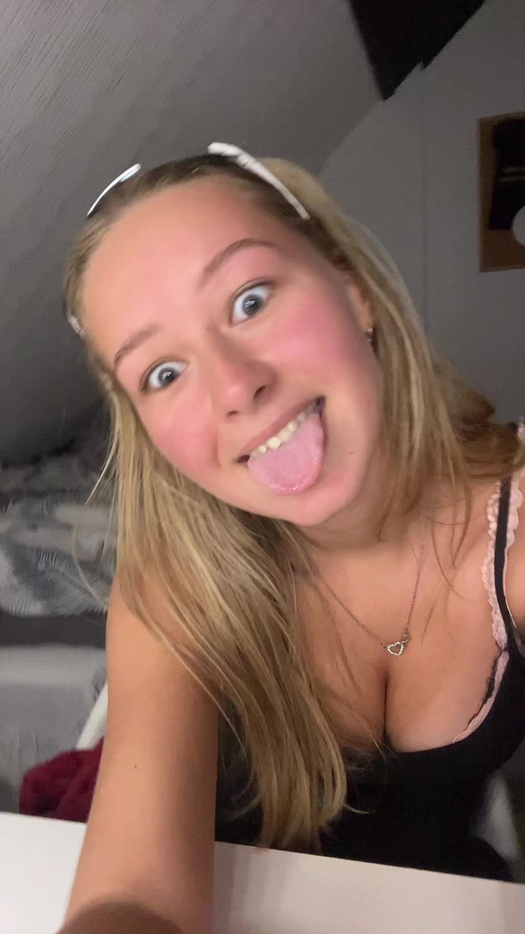 @Nikolasspamm😇