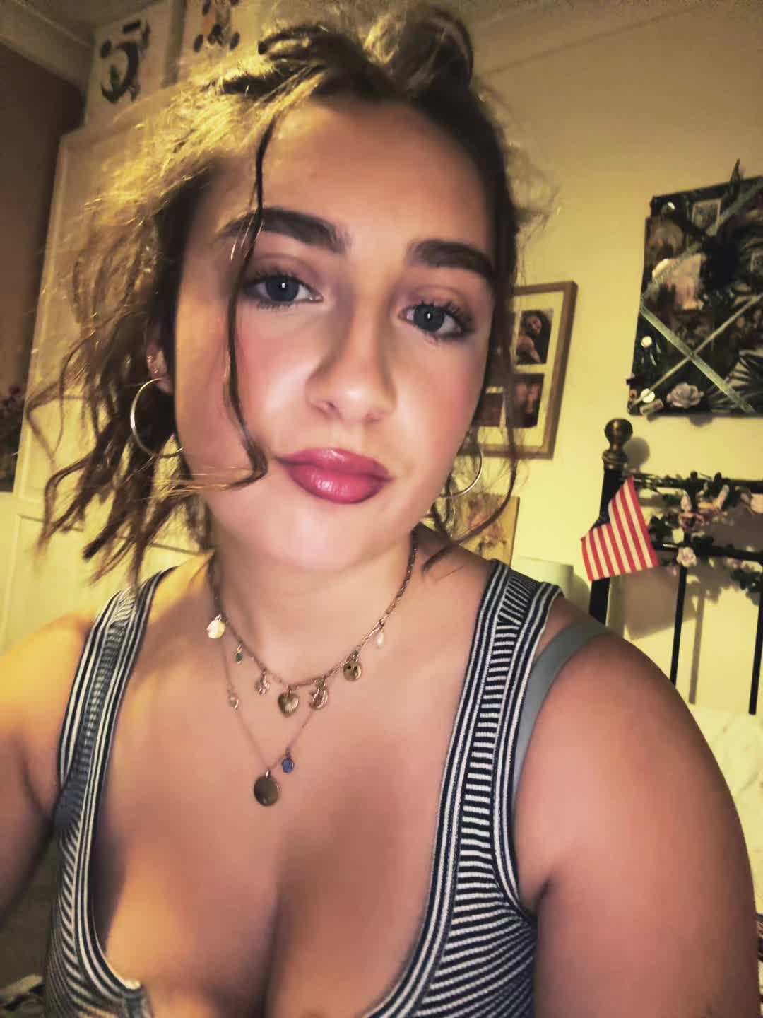 @Bella