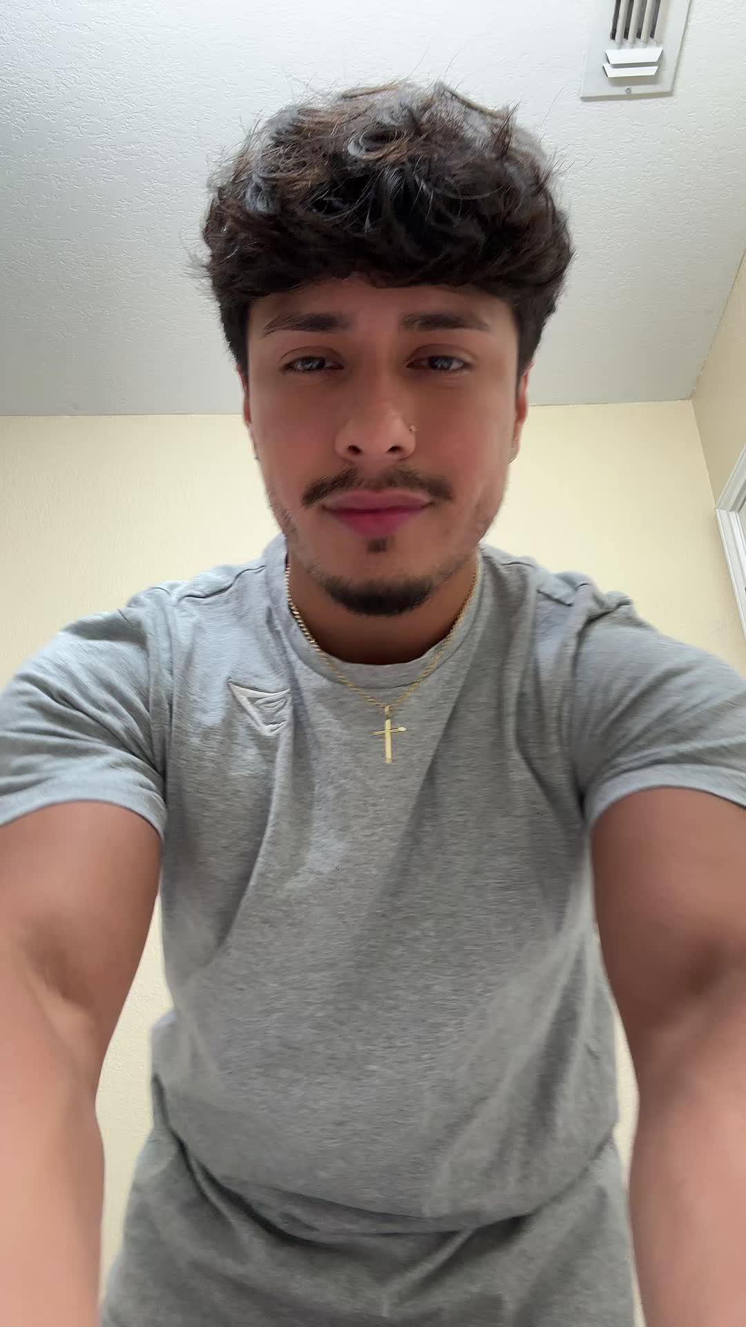 @😁