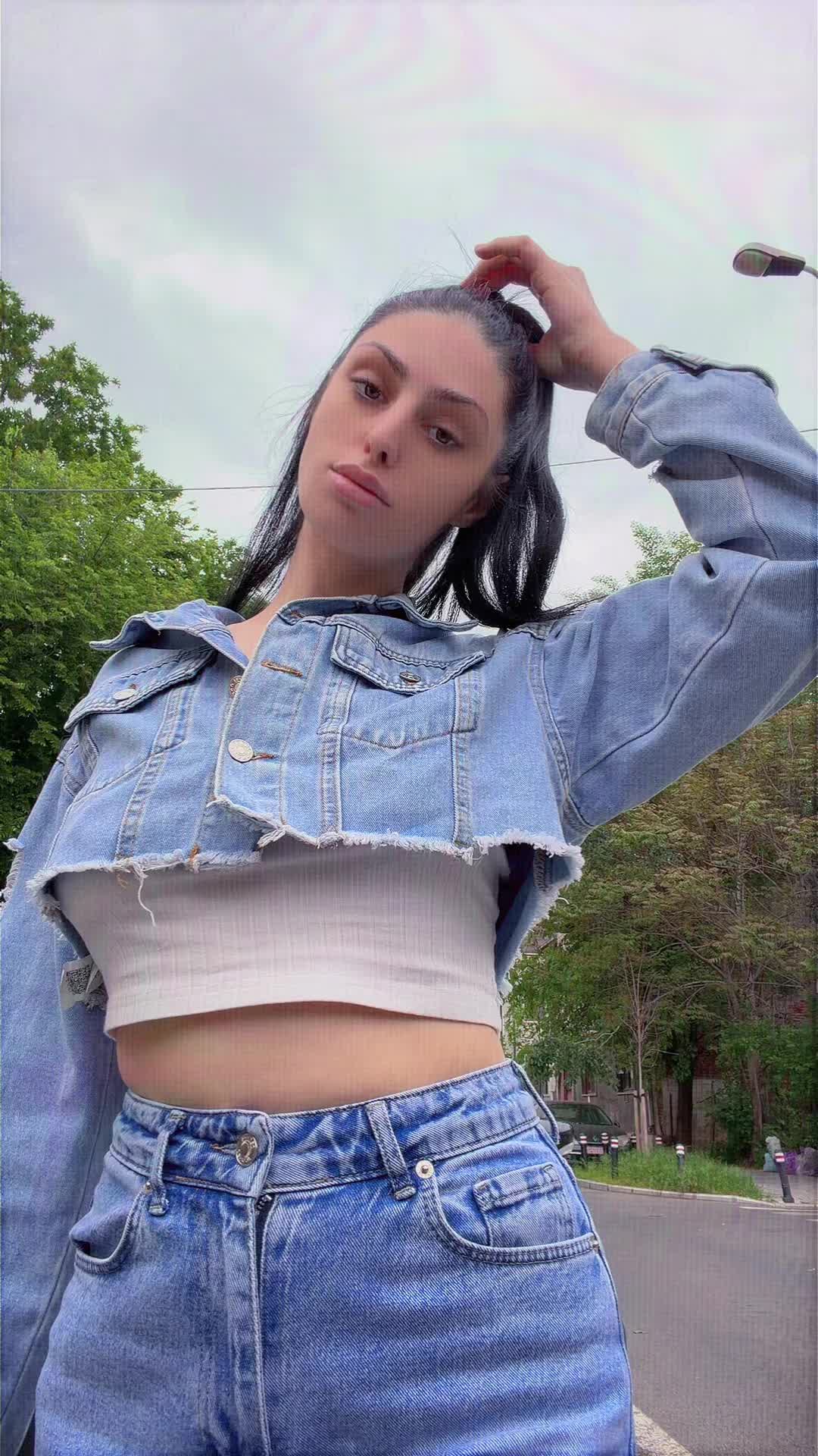 @Gabriella N. Gbr