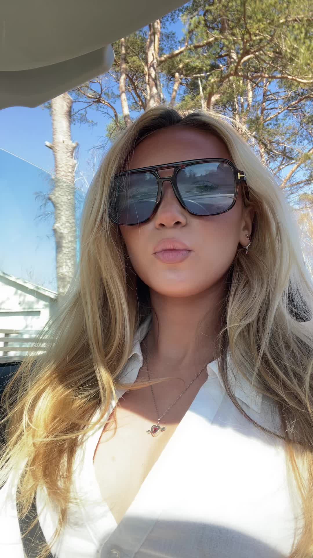 @Bella
