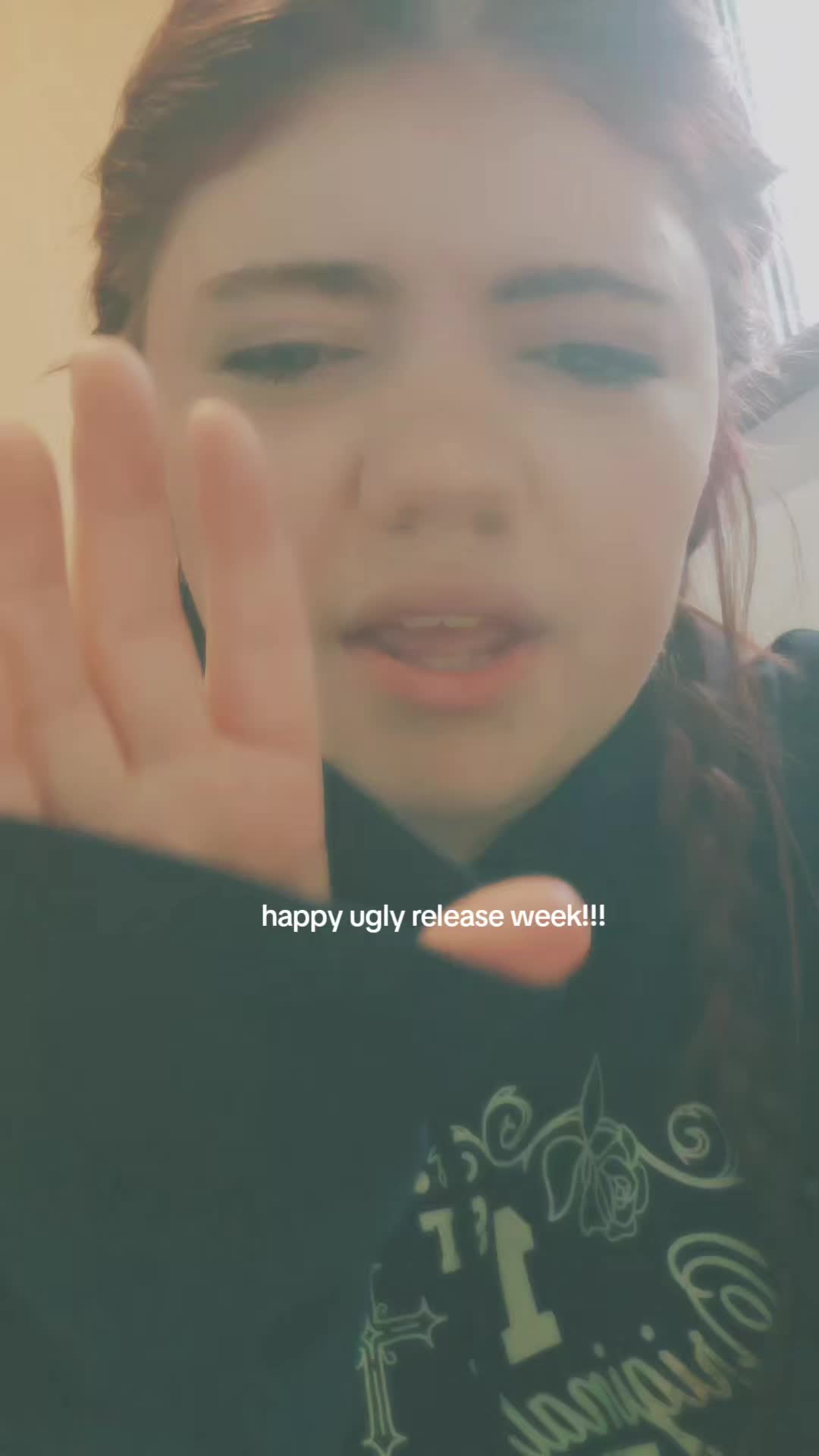 @Izzy ˖°🐞 ࣪𖤐