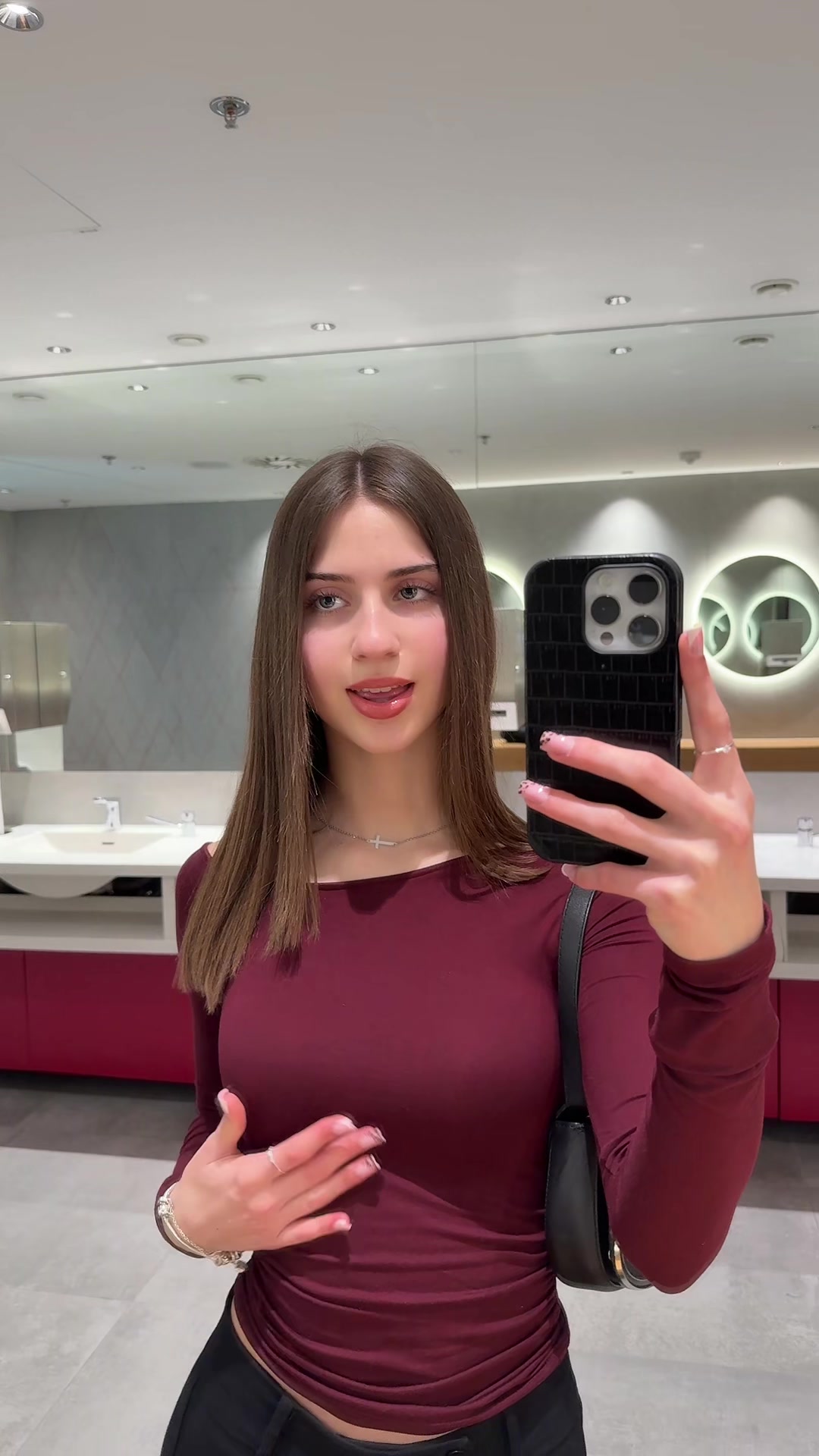 @𝐾𝑙𝑎𝑟𝑎 𝐽𝑎𝑚𝑛𝑖𝑘𝑎𝑟